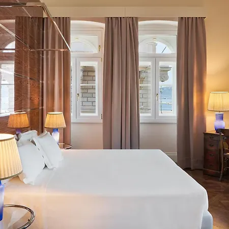 グランド ドゥキ ダオスタ 5* トリエステ