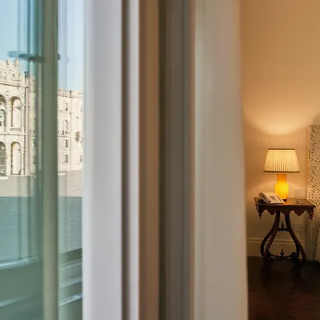 Готель Grand Duchi D'aosta 5*