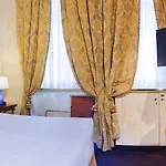 杜奇德奥斯塔大酒店 酒店